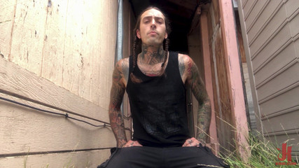 Kinky Bites Gay: Menyebabkan keributan!