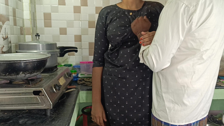 Palani69: キッチンで主婦ホットクソロマンス