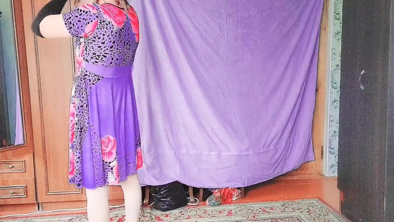 Kitty_Cross: Великолепный Фембой смотрит в камеру мечтательной камерой