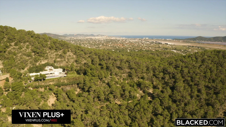 Blacked: Zenci kızıl saçlının ihtiyaçlarını karşılamak için gerçek bir erkeğe ihtiyacı...