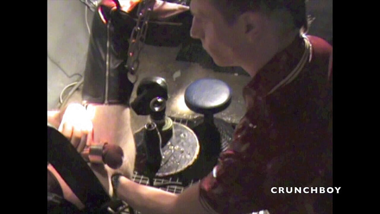 FETISH BDSM STUDIO: 素晴らしいxxl拳にスリングによってフランスのトップ