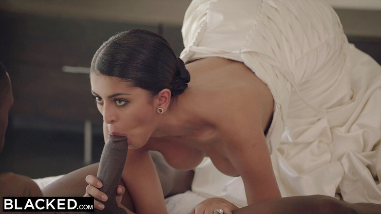 Blacked: Blacked - seksi model Sophia Leone ilk kez büyük zenci yarağı...