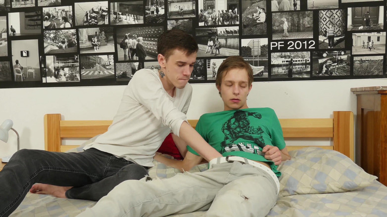 BARE TWINKS - ORRANGE MEDIA: 插他的洞 - 第1部分 - 100% 无套