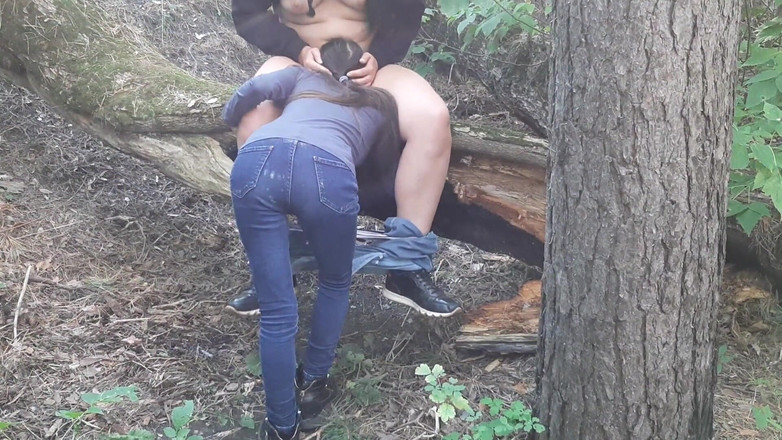 Lesbian-illusion: Sexe regardé dans la forêt avec deux lesbiennes - illusion lesbienne