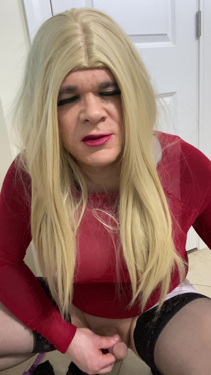 MadisonCD2025: Shemale Amateur wstaje i popisuje się gadanie brudne i pokazując...