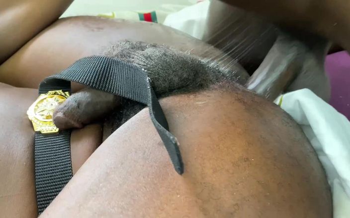 Vicfairy: Musclar adamlarının evine girdim ve çok ateşli sikildim