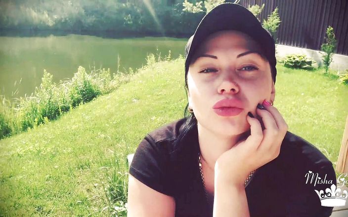 Goddess Misha Goldy: Duck face outdoor, making my lips much bigger!