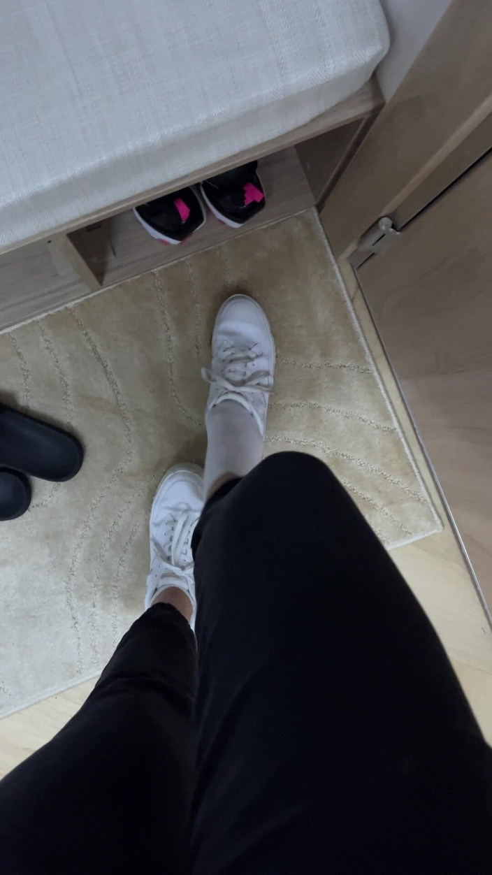 Feet: Ходьба в спортивному взутті