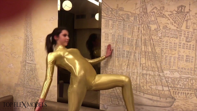Flexilady: Ruslana Flexible Spandex Fun