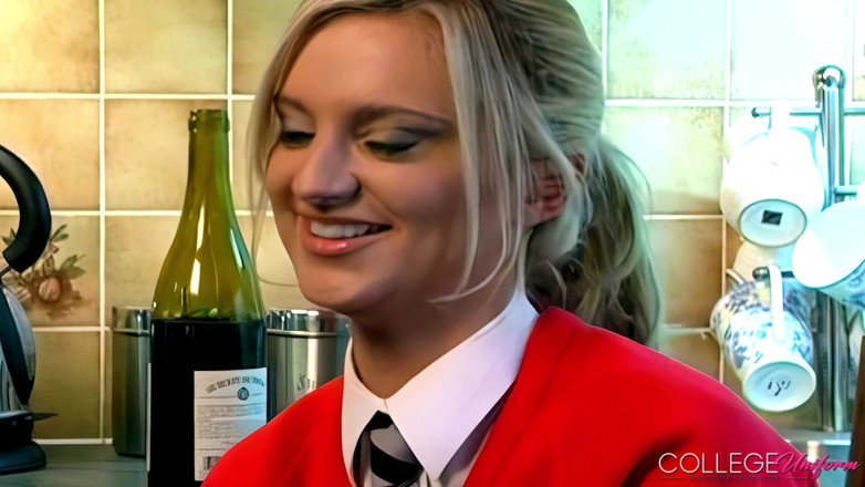 College Uniform: Meklaina इंटरव्यू meklaina की विशेषता है