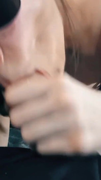 Teen kouření a sání hlubokého velkého ptáka zblízka