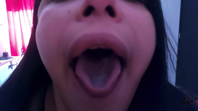 Selena Vega: Tengok ayah! Saya menelan semuanya!