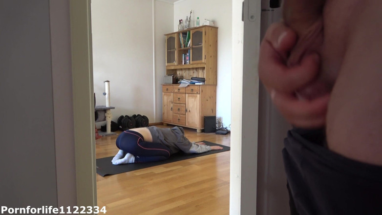 Pornforlife1122334: Îmi place să mă uit cum face sora mea vitregă...