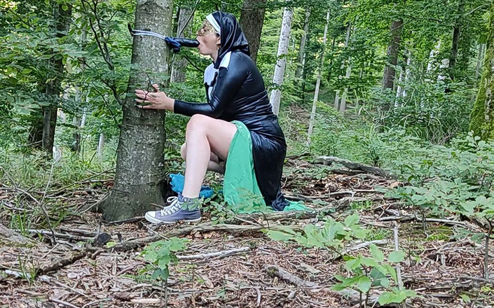 Toilet Mommy: Istri binal ini dientot habis-habisan sama mainan seks favoritnya