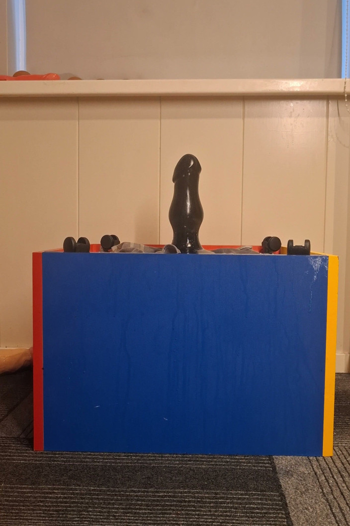 NoFace Twink X: Hot Twink jazda bi dildo głęboki odcinek analny