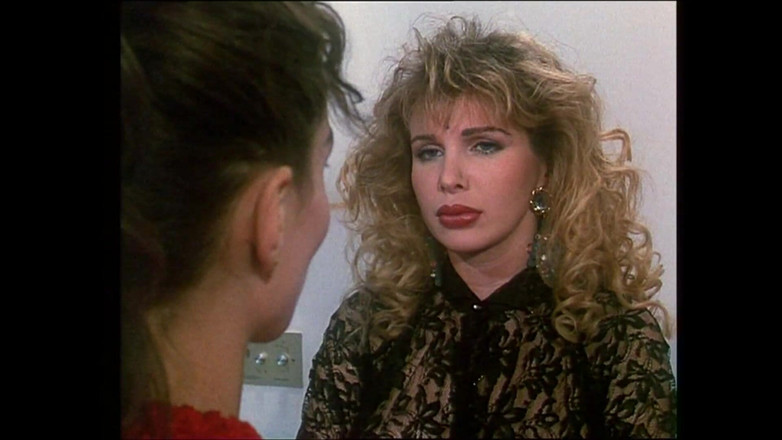 Vintage megastore: 两个美丽性感的女同性恋熟女在床上舔对方的大奶子和毛茸茸的阴户