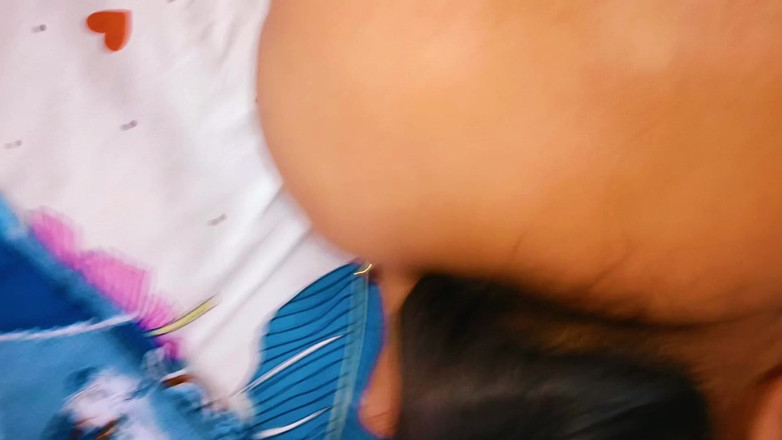 Catchybusty: 德西美丽的女孩享受和享乐