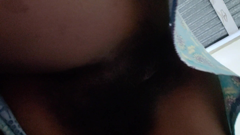 Lovemina: Om me haar grote poesje te laten zien en te...