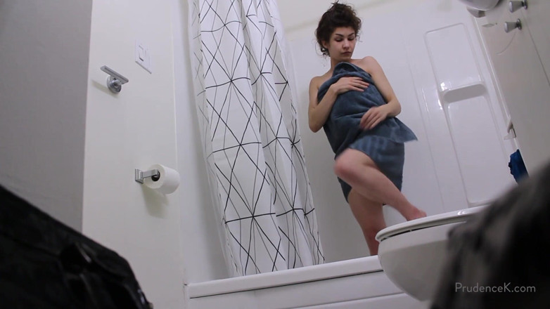 Prudence K Hairy & Shaving Fetish: Fetiche: menina peluda ao lado do banheiro, chuveiro cam