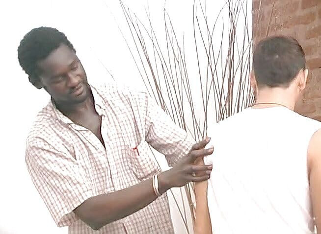 Bareback TV: 흑인 자지를 따먹는 마른 백인 소년