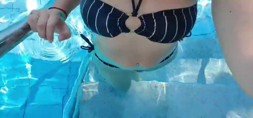 Limbetm: Sexy girl on pool show body