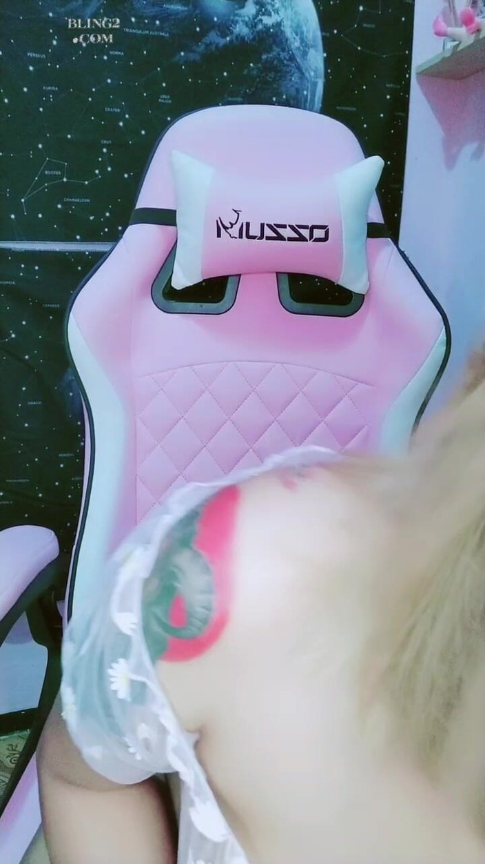 Awlunna exclusive: Gadis seksi ini lagi asik masturbasi sampai muncrat