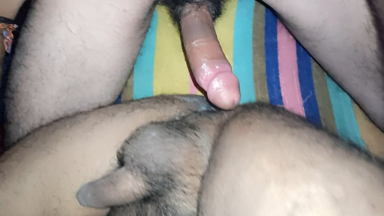 Desi__Panda: Anh ấy đến thăm tôi với con cặc khổng lồ của anh ấy...