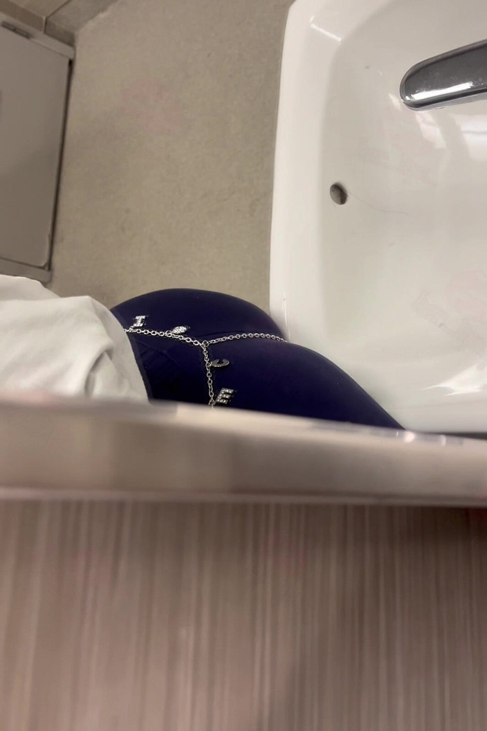 Anye Meshell: Pisces Pussy