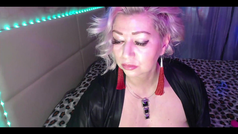 AimeeParadise: Słynna dojrzała rosyjska dziwka Aimee Hot MILF: Świeża sesja kamerze dla...