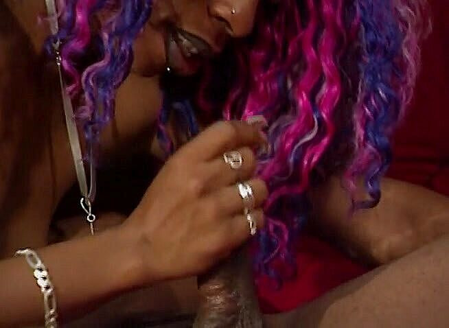 Black Jass: Gagică negresă cu țâțe mici și păr colorat este futută la audiție