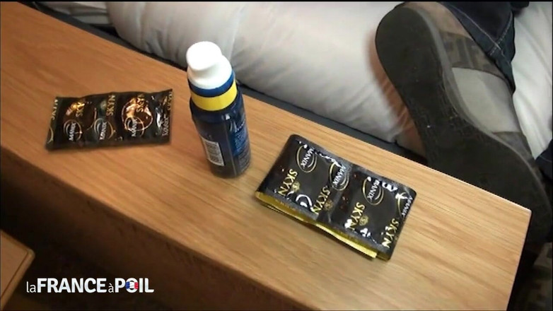 Papy Viewer: Dual-life-philanthropin behält eine sexsklavin mit verbundenen augen zu hause