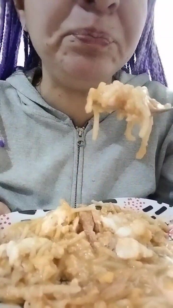 DarkyDiosaq192: खाने