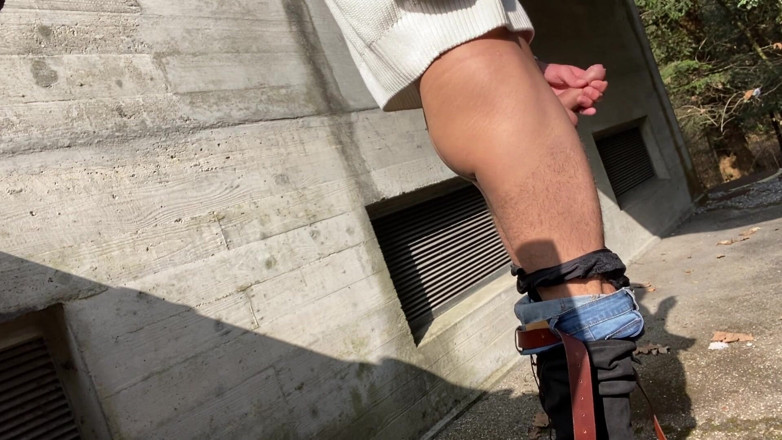 Luca-twink: Sissy risky outdoor dildo fun