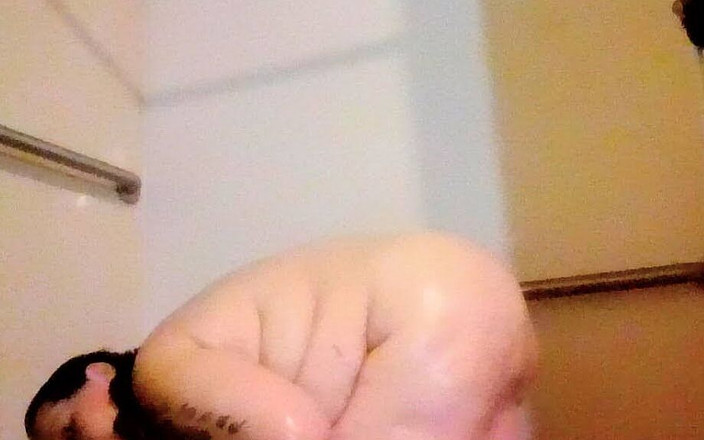 HerculesnVENUS: Une salope excitée se penche et suce un rover