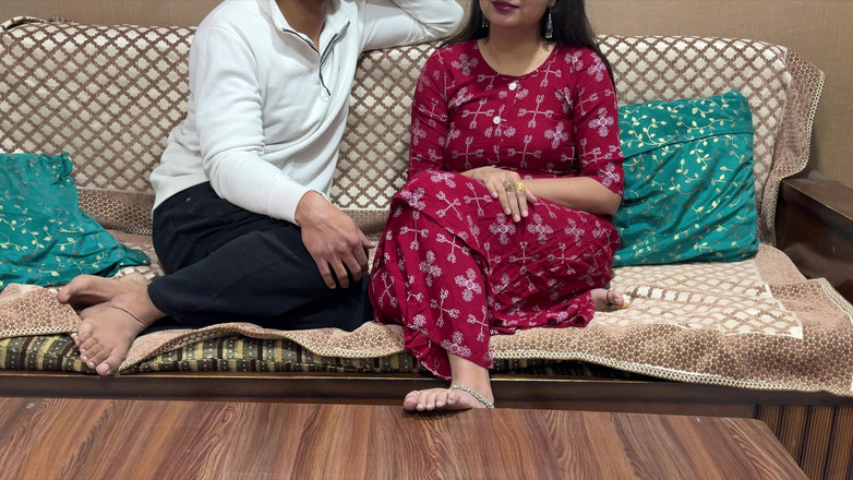 Hornycouple149: Przyrodnia siostra zgubiła swoją cipkę w grze w kości