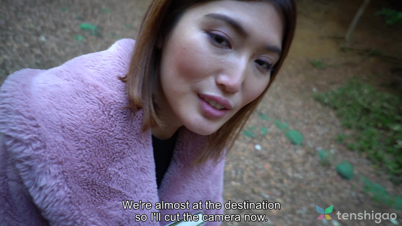 Tenshigao: 도쿄에서 온 아마추어 Miku Kanno가 호텔로 와서 알몸으로 우리를 위해 온다