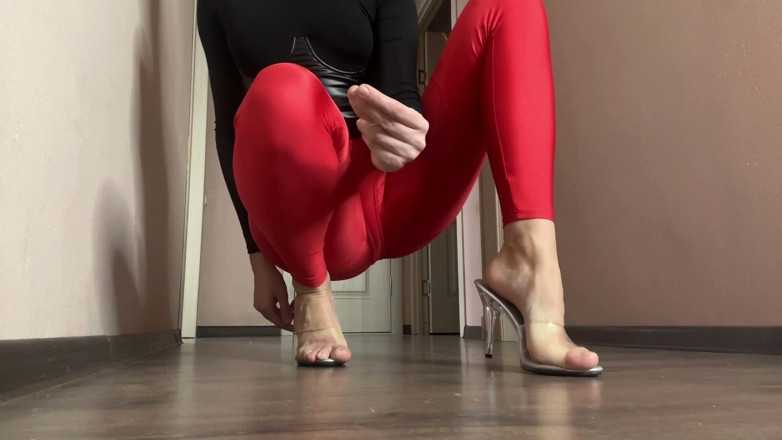 Skinny_lady69: Fingers snap tumit, loop tanpa legging ketat domme dengan legging...