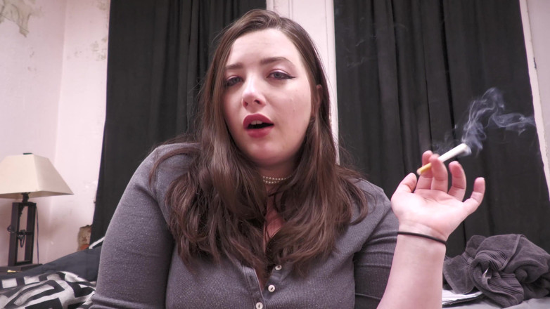 Ashleylynn1323: Teen BBW Takes a Smoke Break and Gives You a...
