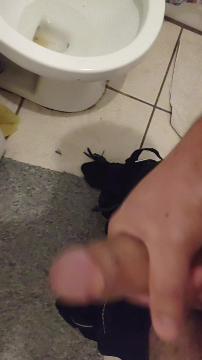 Brandon: Cumming in the Bathroom