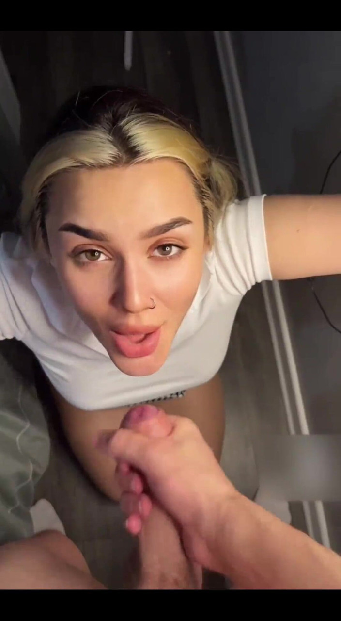 Good_view: Brunette pik zuigen en cowgirl-stijl. POV