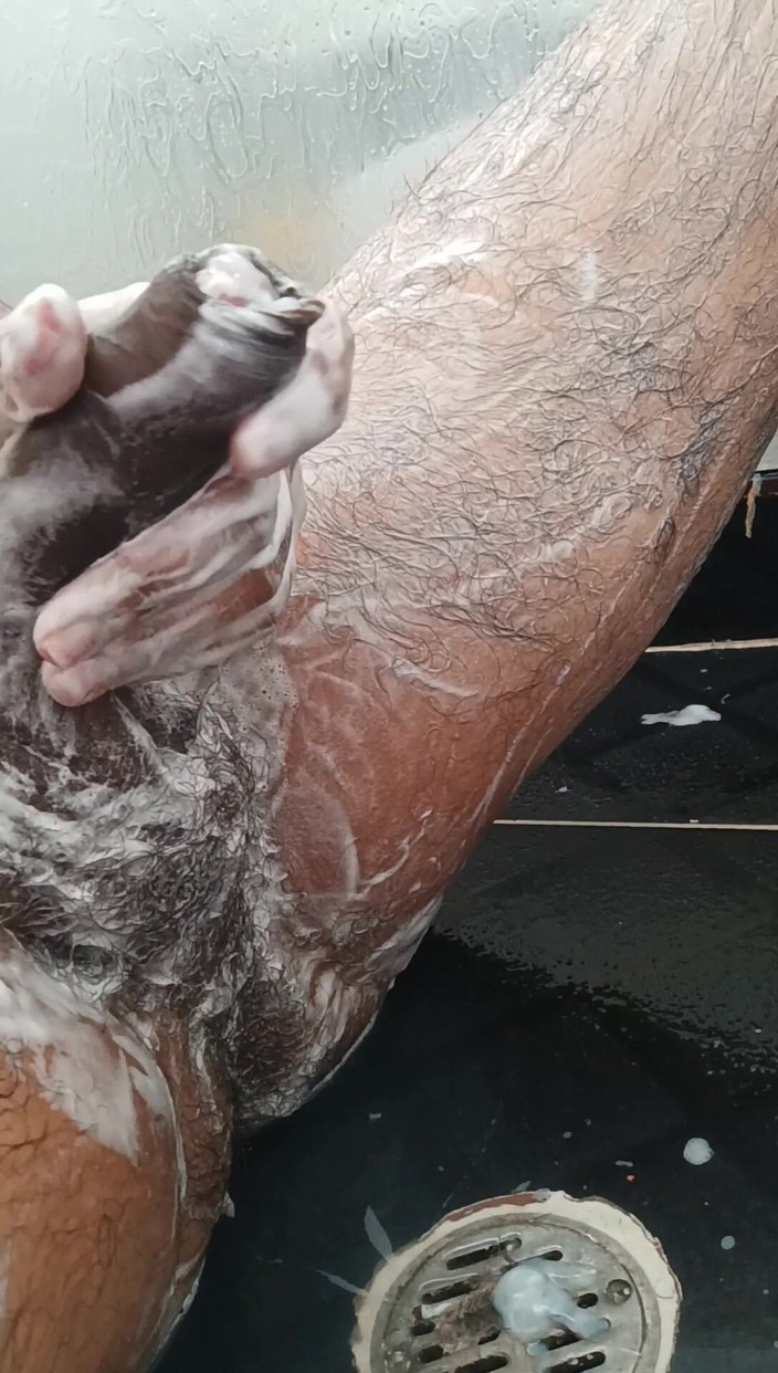 Tommhot: Závislý na masturbaci nakonec vyvrcholím v koupelně.