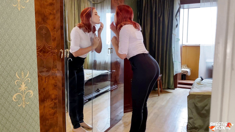 Sweetie Fox: Aku ngentot sama teman istriku waktu dia pulang kerja dan...