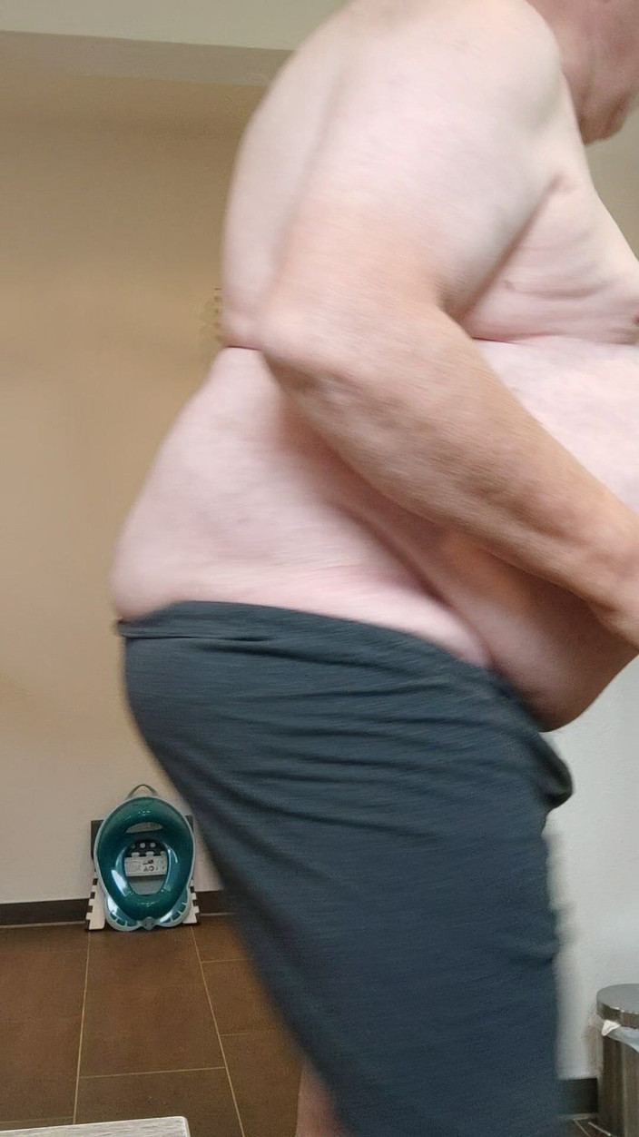 Karlchengeil: 裸の髭剃りと遊び