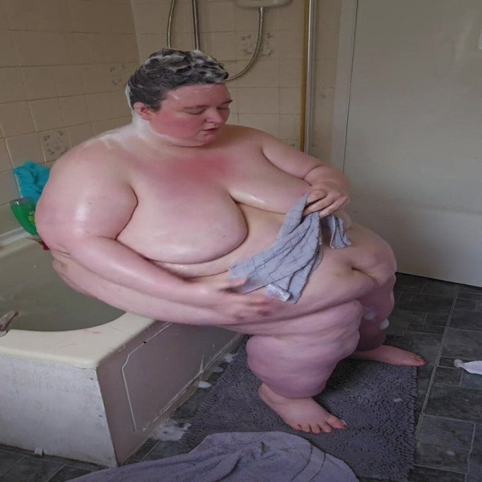 SSBBWLadyBrads: SSBBW Unable to Bath Part 2 in the Bathroom