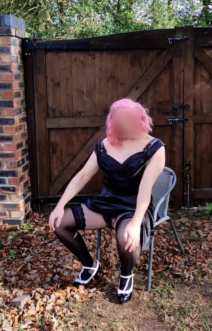 Nottstvslut: ホットTrannyブラックサテンで