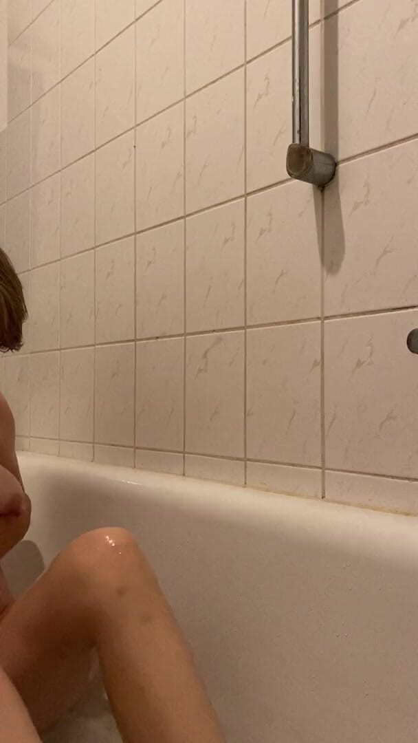 SweetLucy96: Camera in the shower