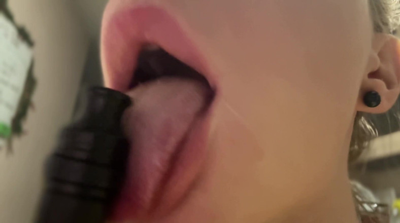 Skinny_lady69: Fumar grandes lábios cuspindo