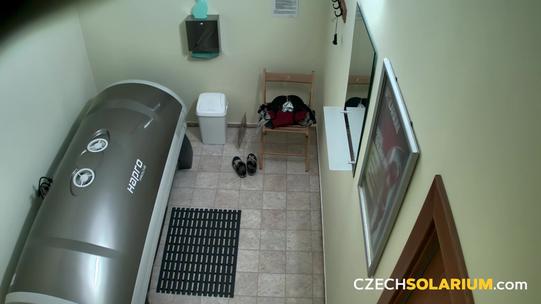 Czech Solarium: Чеський солярій 320: волохата мамка в солярії демонструє