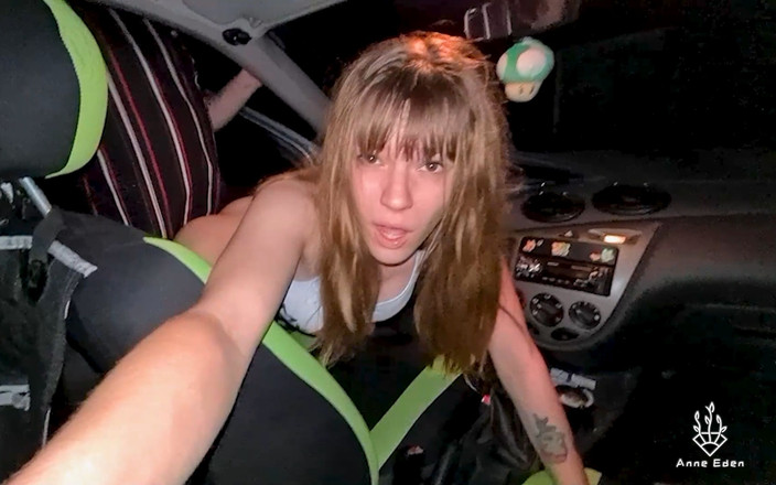 Anne Eden: Sexul în odihnă publică oprește după petrecerea erotică!!