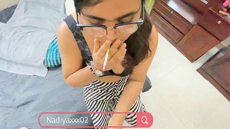 Nadiyaxxx02: Devar und Bhabhi rauchten Zigaretten und hatten sex